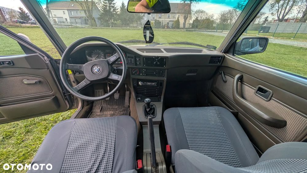 BMW Seria 5 524 d - 9