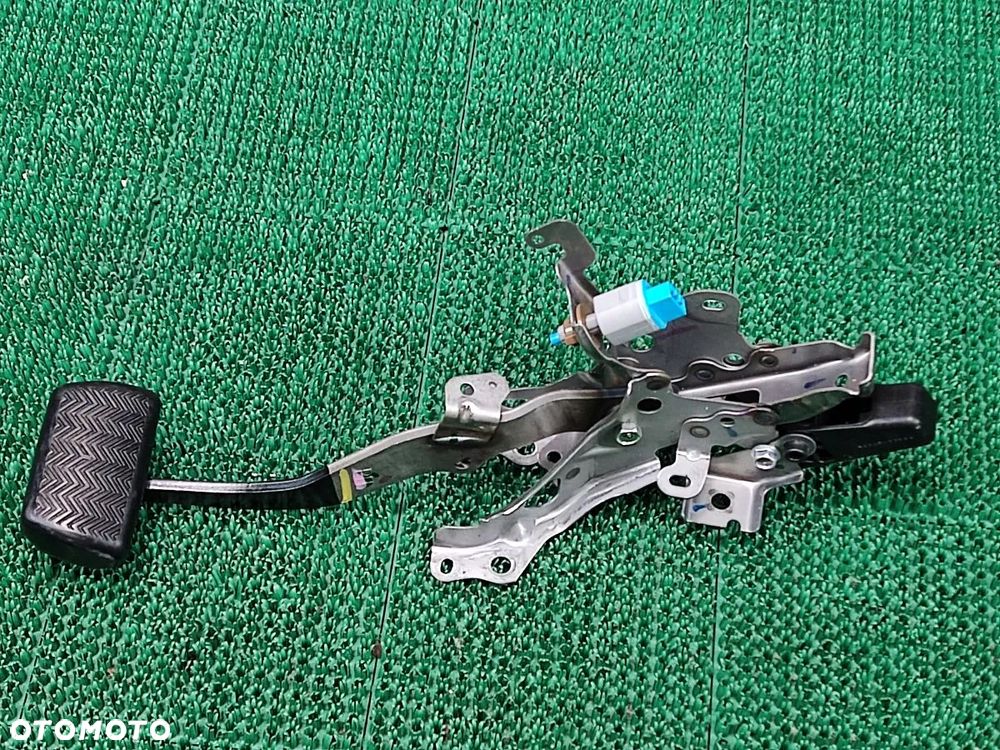 TOYOTA YARIS 1.5i Aut 19-24r Pedał Hamulca - 1