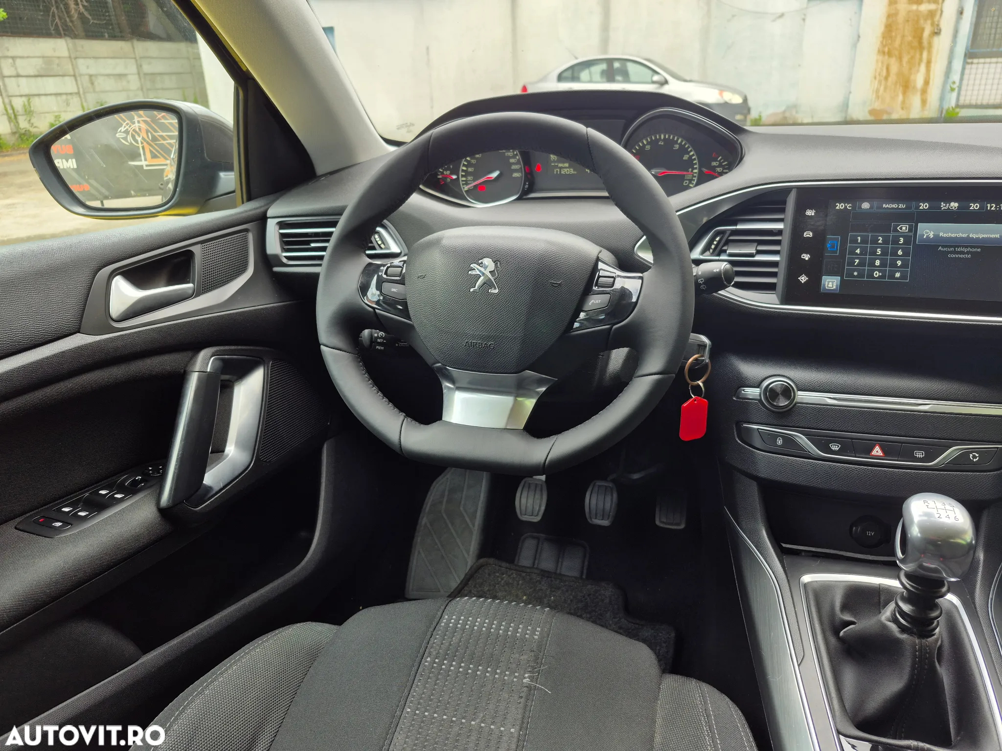 Peugeot 308 1.2 L PureTech Turbo Allure - 12