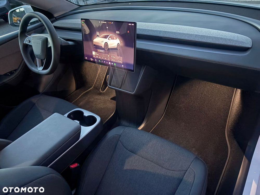 Tesla Model Y Standard - 10
