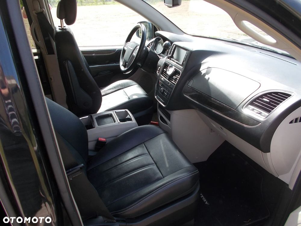 Chrysler Town & Country 3.6 Limited - 18