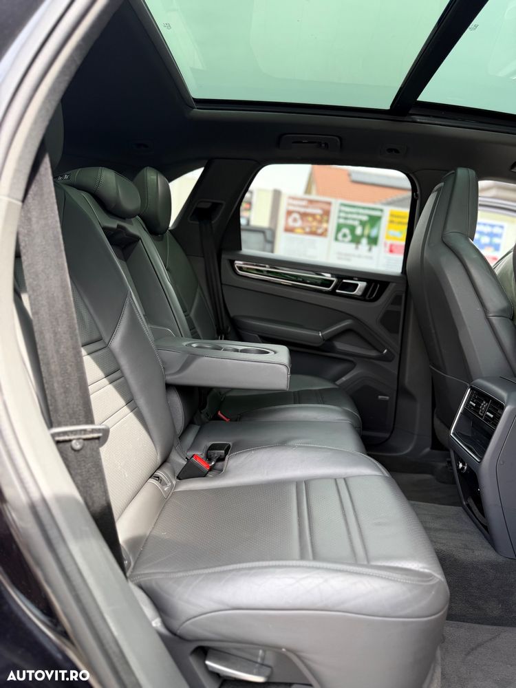 Porsche Cayenne S - 17