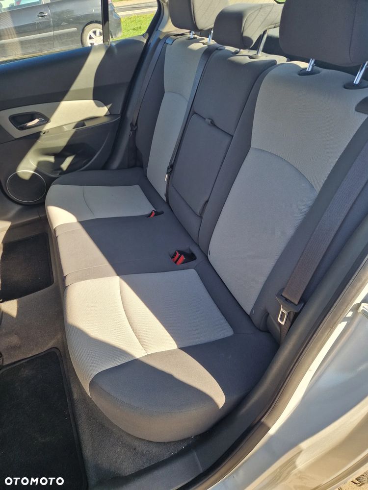 Chevrolet Cruze 1.6 LS - 8