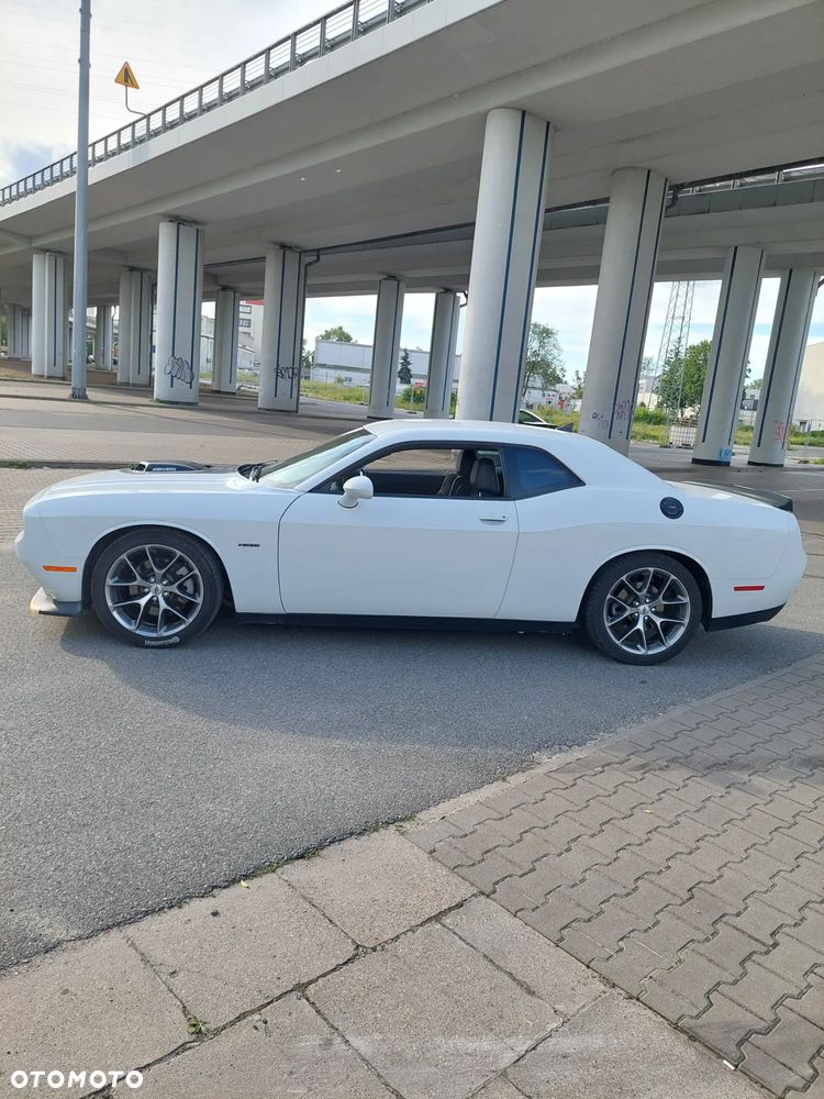 Dodge Challenger - 10