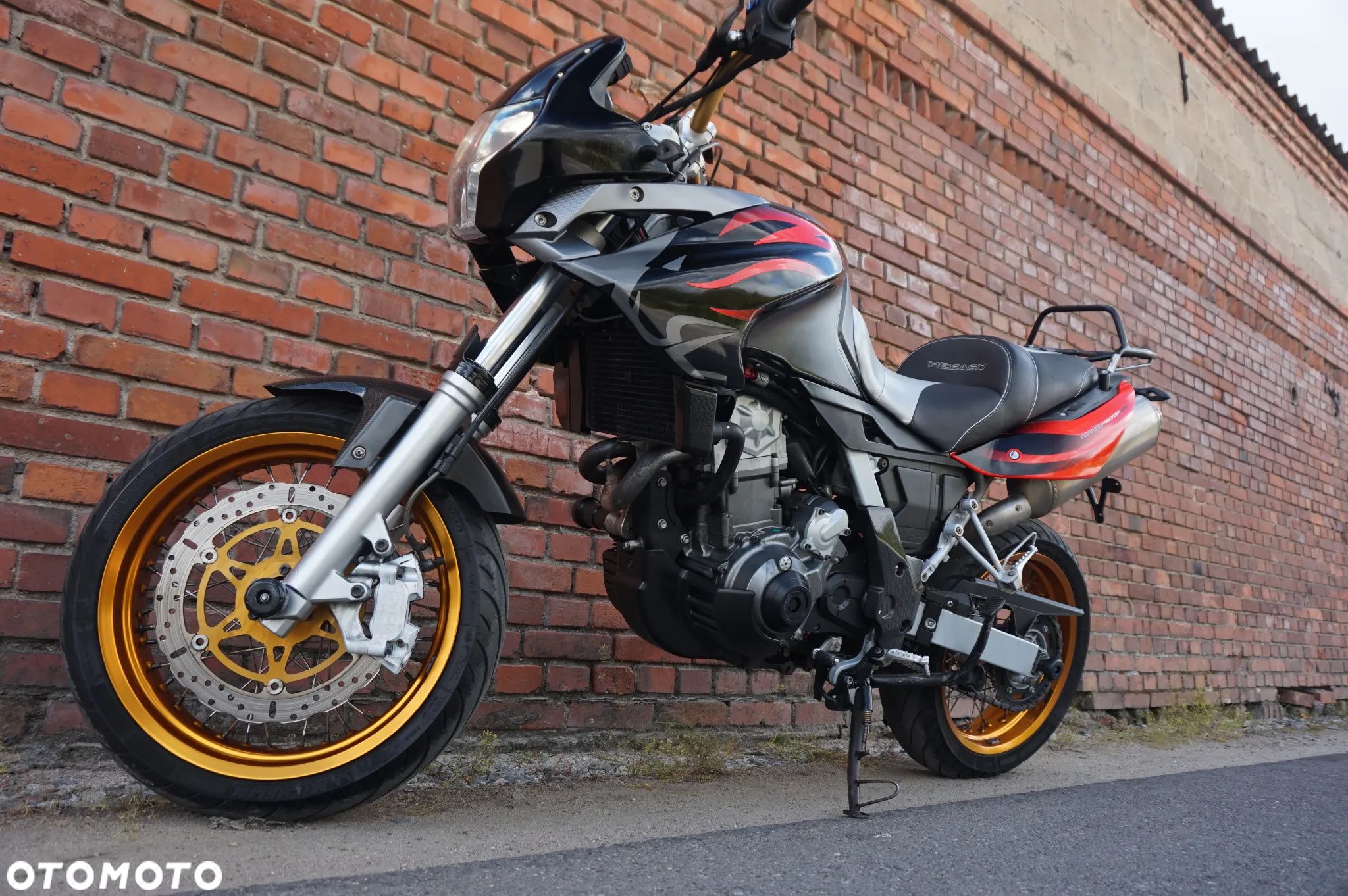 Aprilia Pegaso - 1