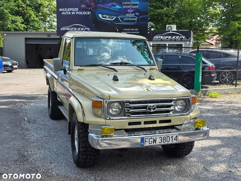 Toyota Land Cruiser - 4