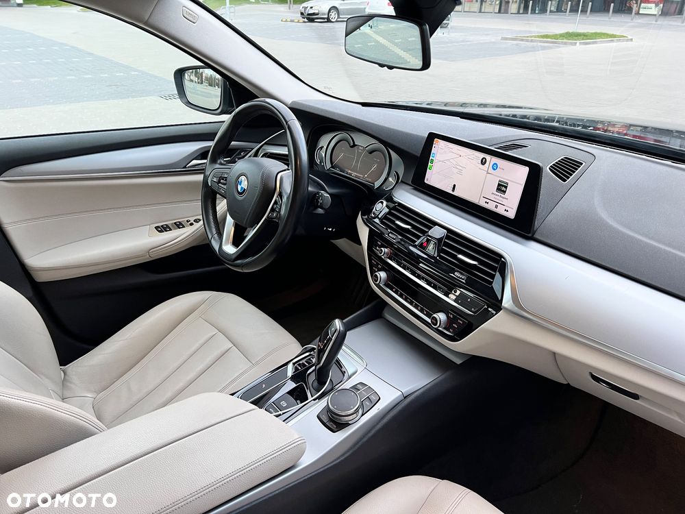 BMW Seria 5 520d xDrive - 9