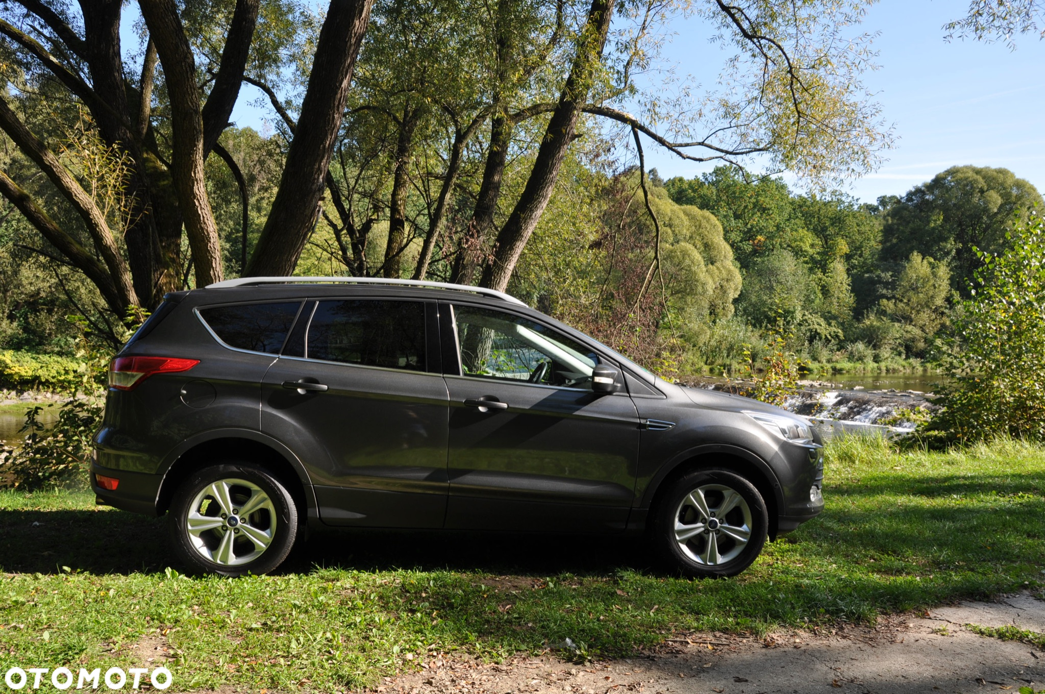 Ford Kuga 1.6 EcoBoost 2x4 Titanium - 22
