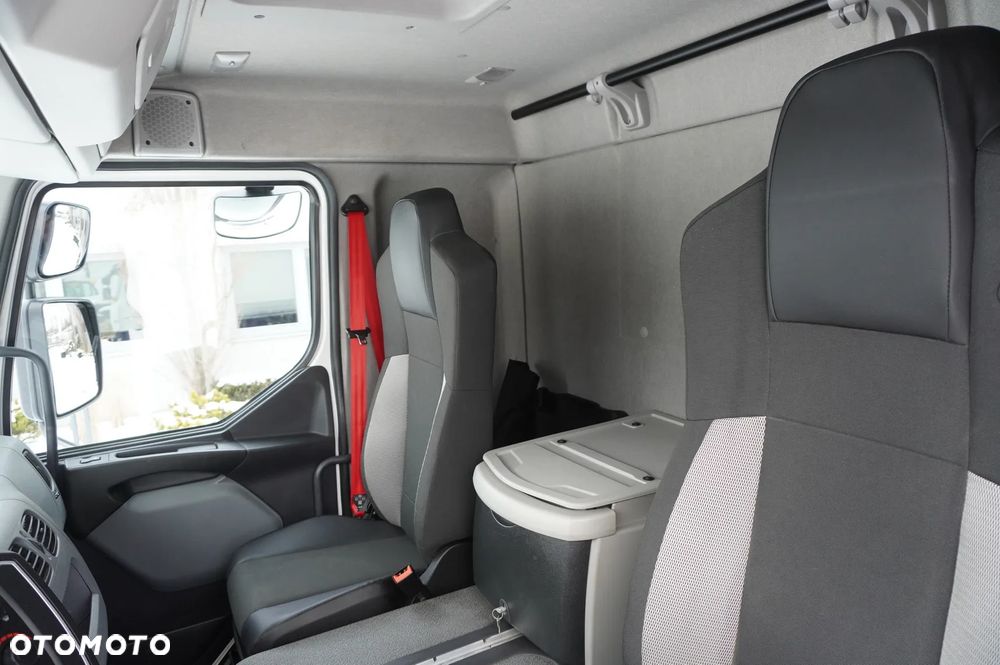 Renault D280 16T / kontener 18 palet / Winda - 23