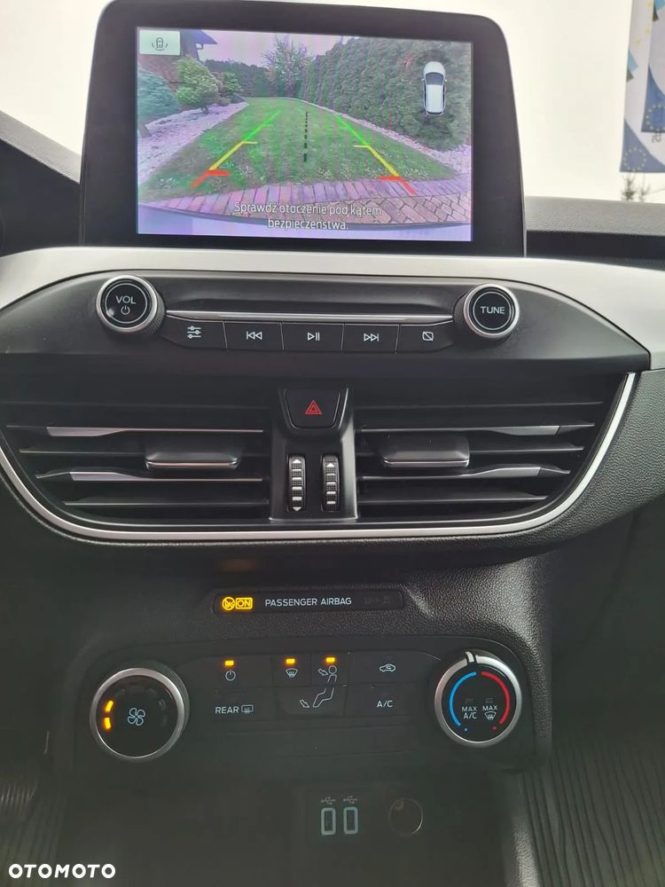 Ford Focus 1.0 EcoBoost Connected - 26