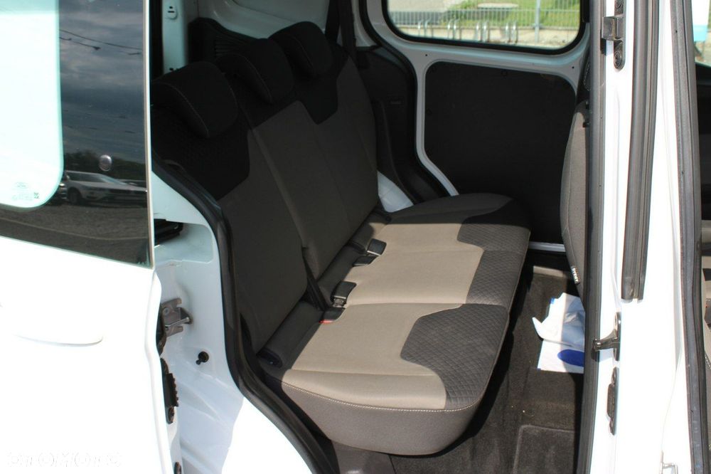 Ford Transit Courier - 23