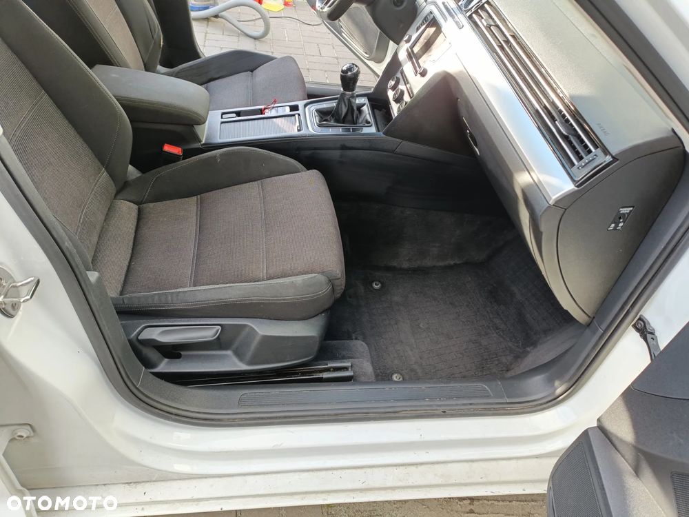 Volkswagen Passat Variant 2.0 TDI (BlueMotion Technology) Trendline - 18