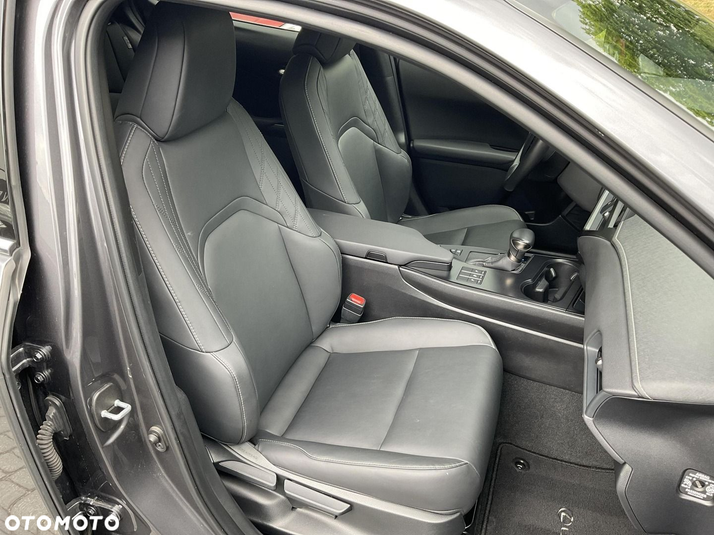Lexus UX - 16