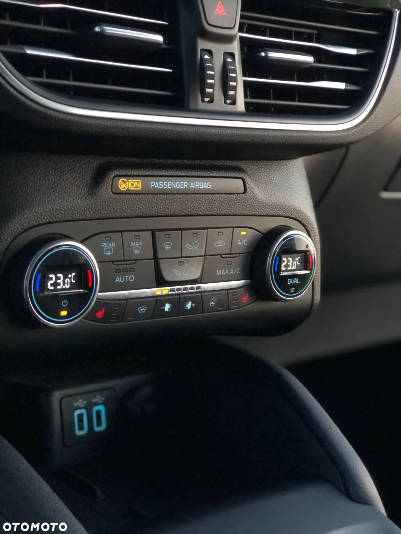 Ford Kuga 1.5 EcoBlue TITANIUM - 32