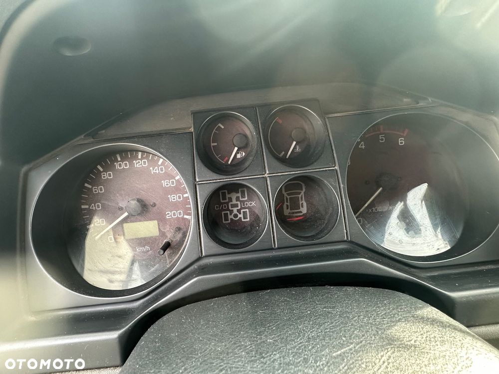 Mitsubishi Pajero - 12