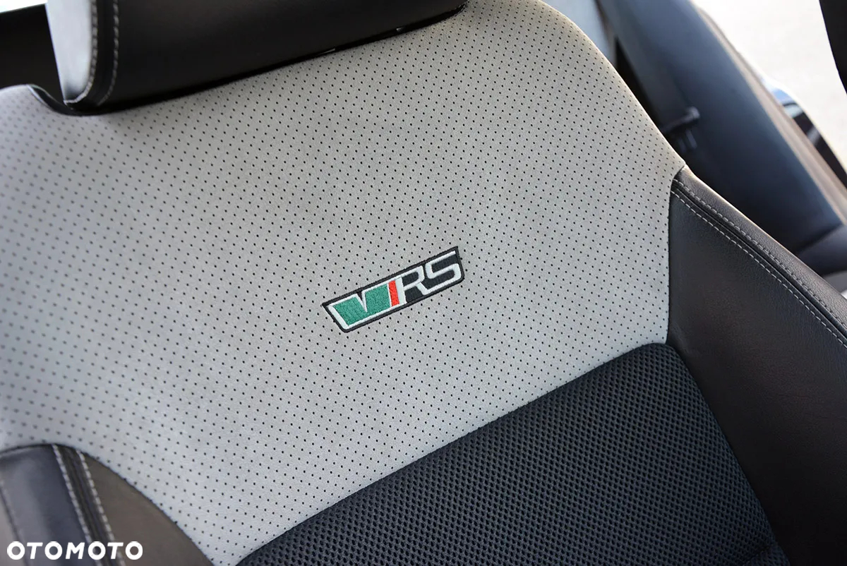 Skoda Octavia Combi 2.0 TDI CR DPF DSG RS - 32