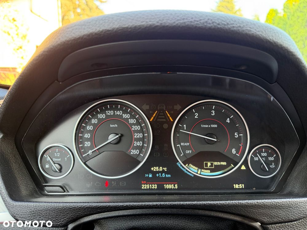 BMW Seria 3 320d Efficient Dynamics Edition Sport Line - 33
