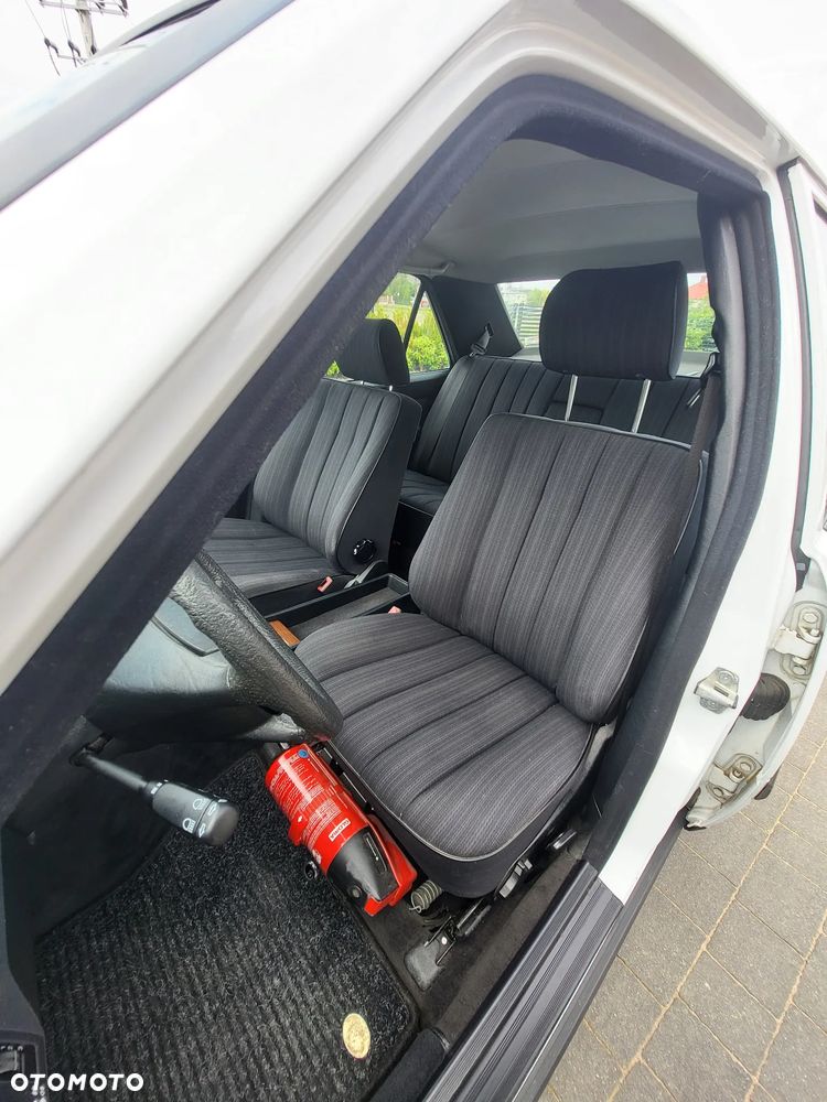Mercedes-Benz W124 (1984-1993) - 14