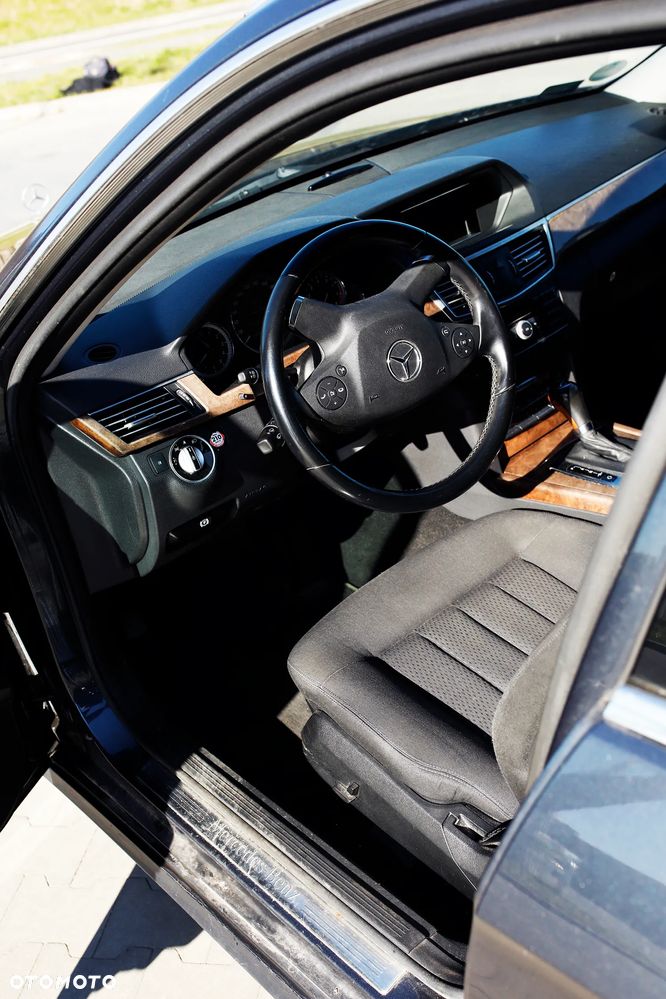Mercedes-Benz Klasa E 200 BlueEFFICIENCY 7G-TRONIC Elegance - 8