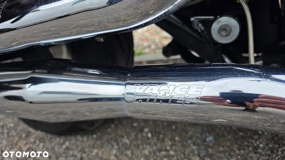 Suzuki Intruder - 12