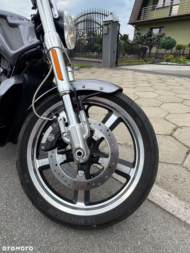 Harley-Davidson V-Rod Muscle - 11
