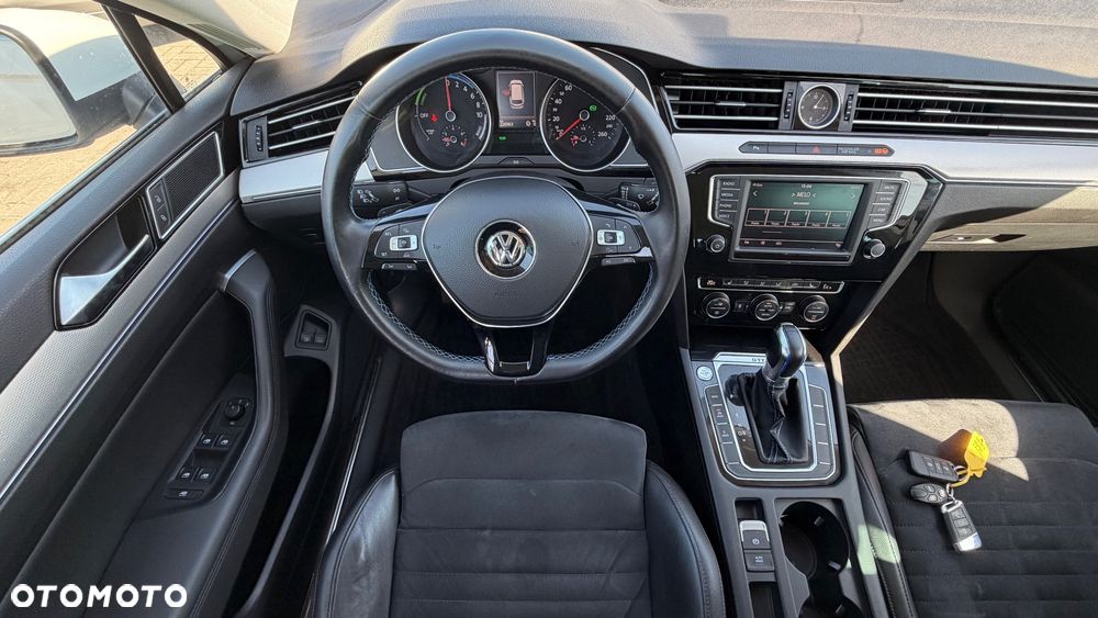 Volkswagen Passat - 14
