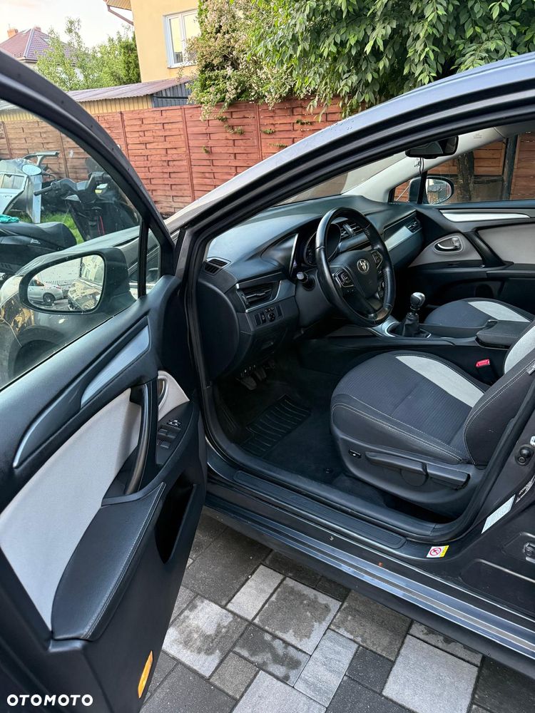 Toyota Avensis 2.0 D-4D Prestige - 14