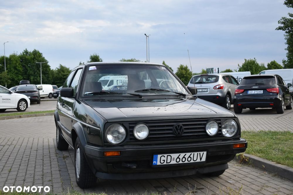 Volkswagen Golf 1.8 GT Special - 1