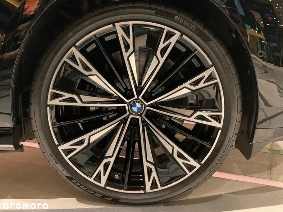 BMW i7 - 11