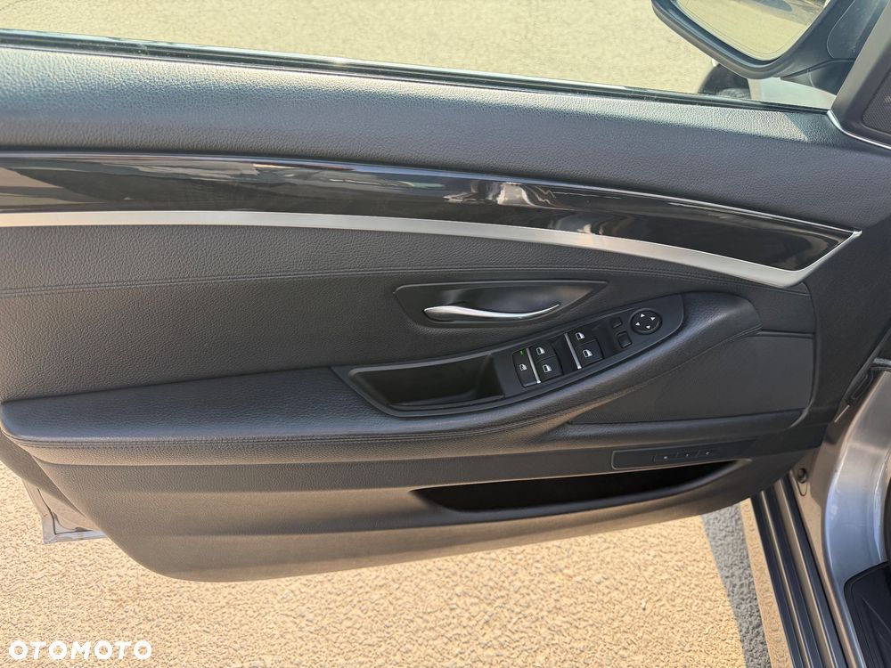BMW Seria 5 525d xDrive Sport-Aut - 17