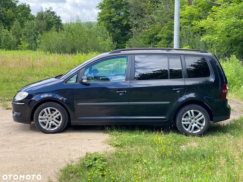 Volkswagen Touran 2.0 TDI Highline DSG - 10
