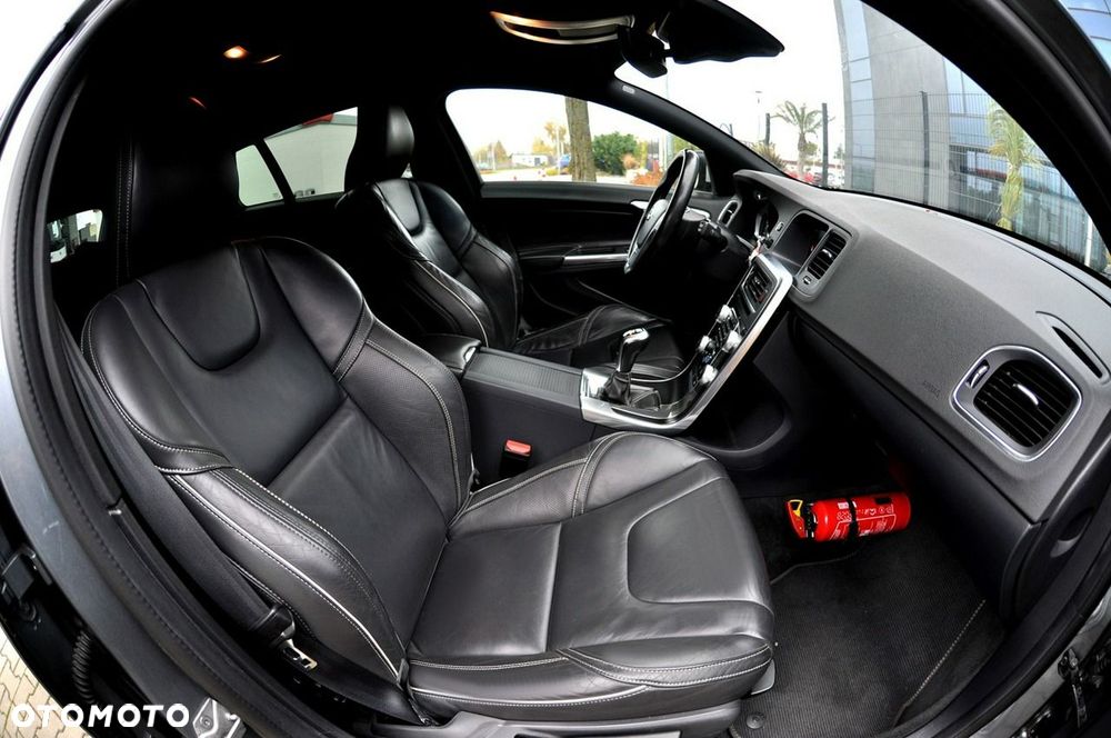 Volvo V60 D3 R-Design - 21