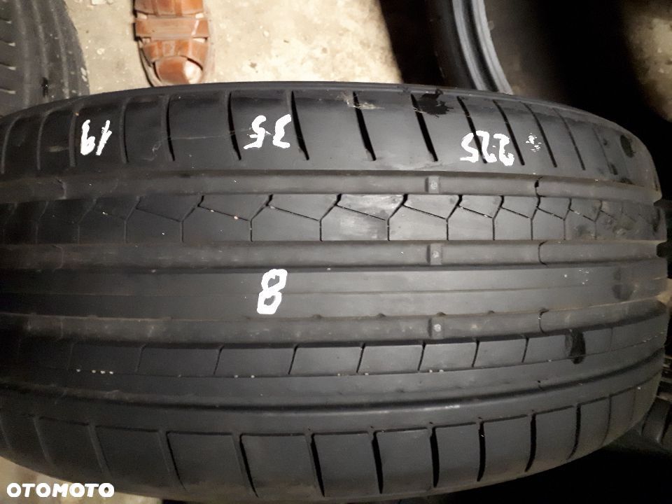 Dunlop 225/35/19 nr 8