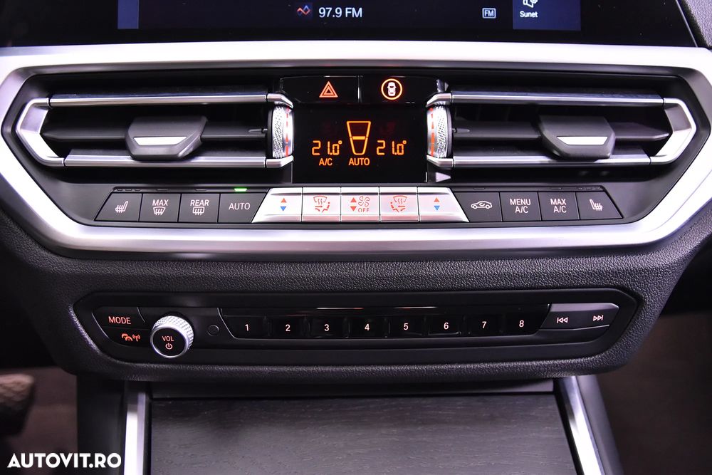 BMW Seria 3 320i Touring Aut. - 17