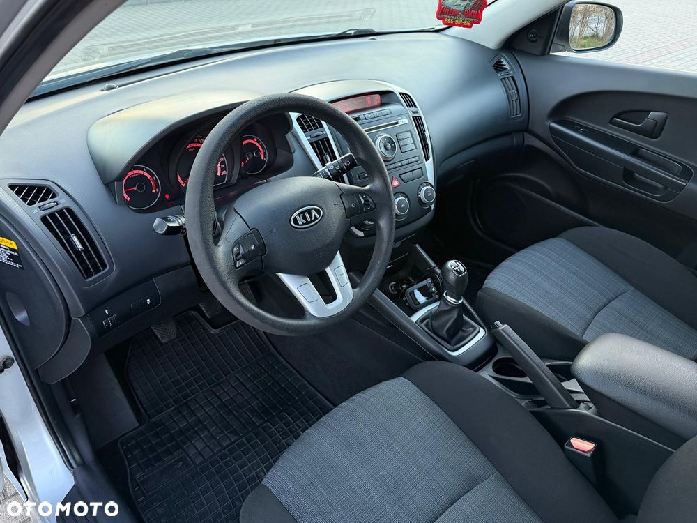 Kia Ceed 1.6 CRDi 90 Vision - 21