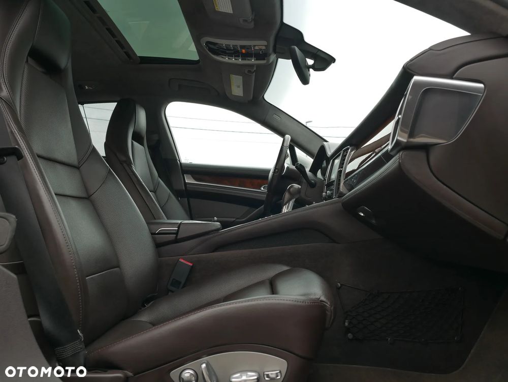 Porsche Panamera Turbo S PDK - 23