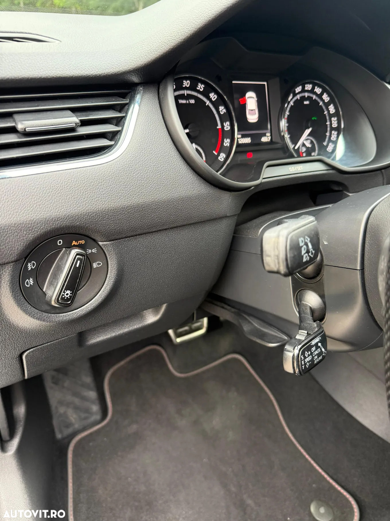 Skoda Octavia 2.0 TDI DSG RS - 13