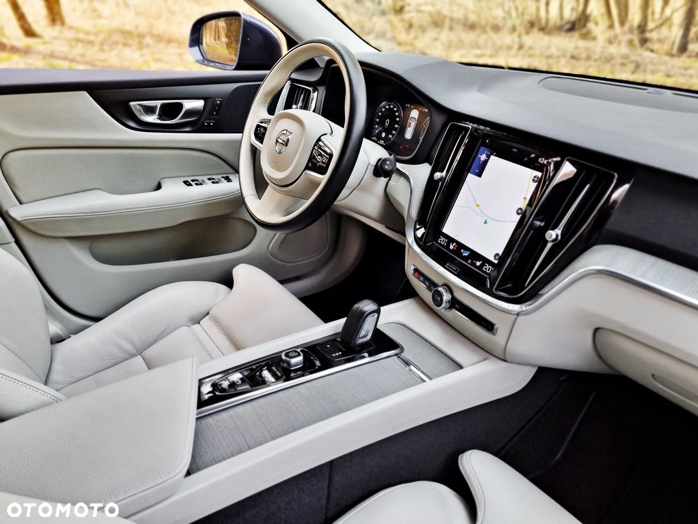 Volvo V60 Cross Country B5 B AWD Plus - 34