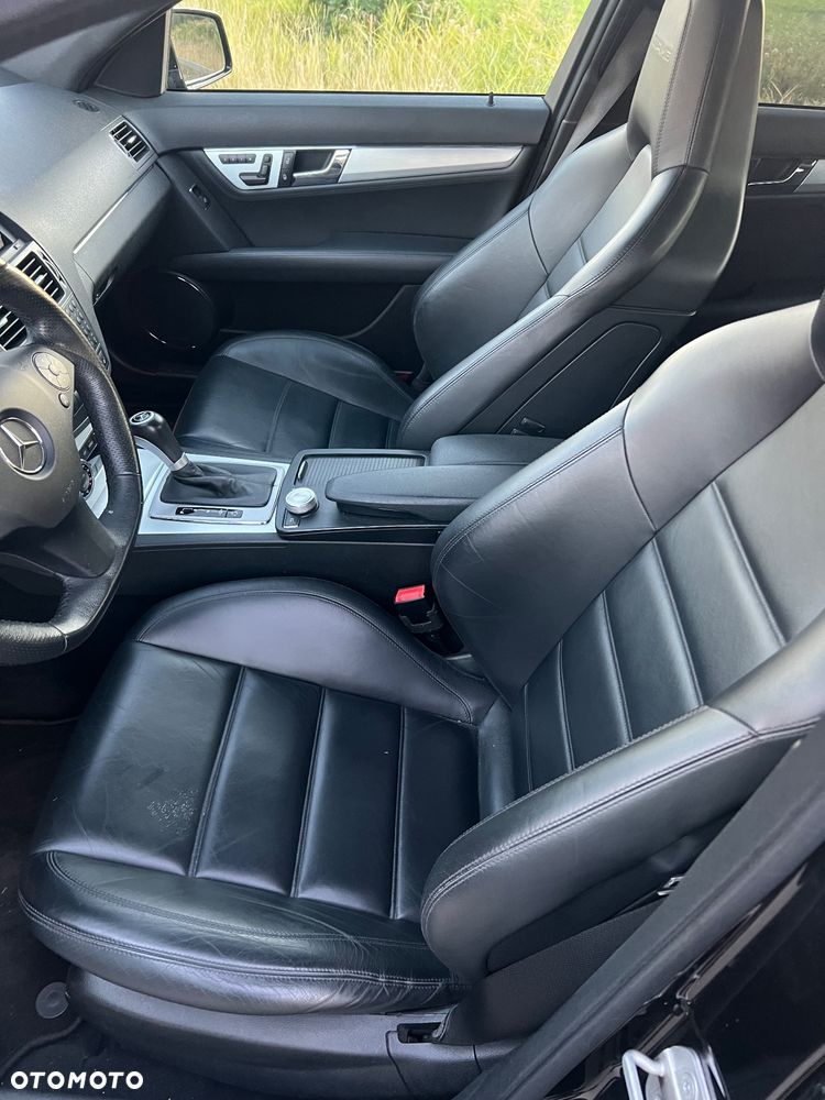 Mercedes-Benz Klasa C 63 AMG T 7G-TRONIC - 19