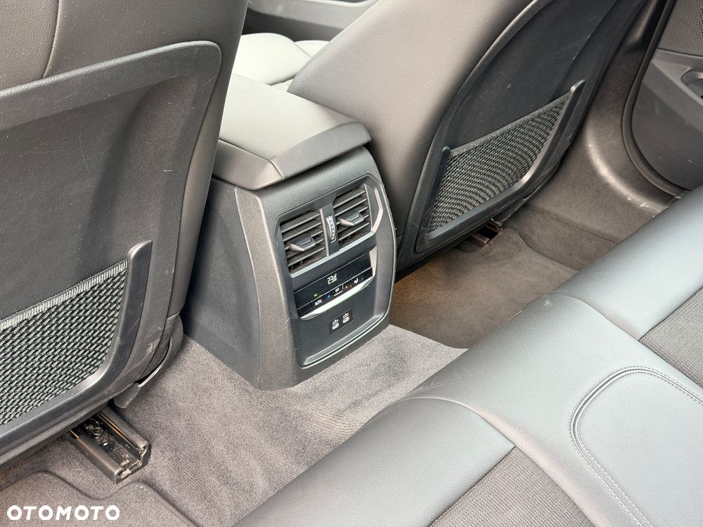 BMW Seria 3 318i - 18