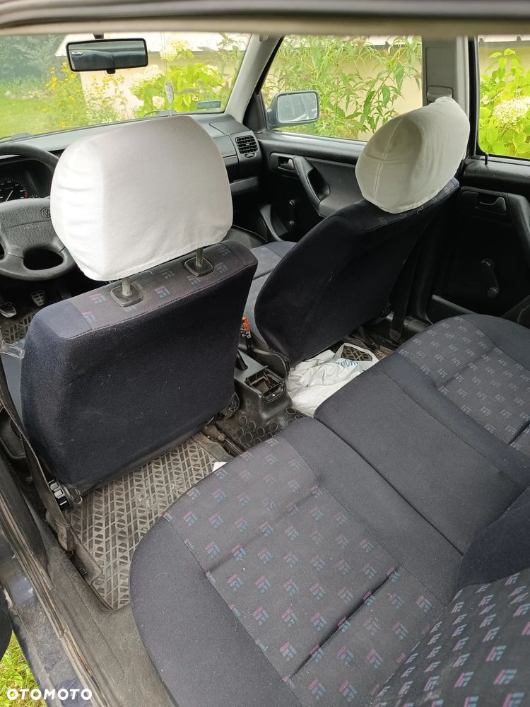 Volkswagen Golf 1.8 - 6