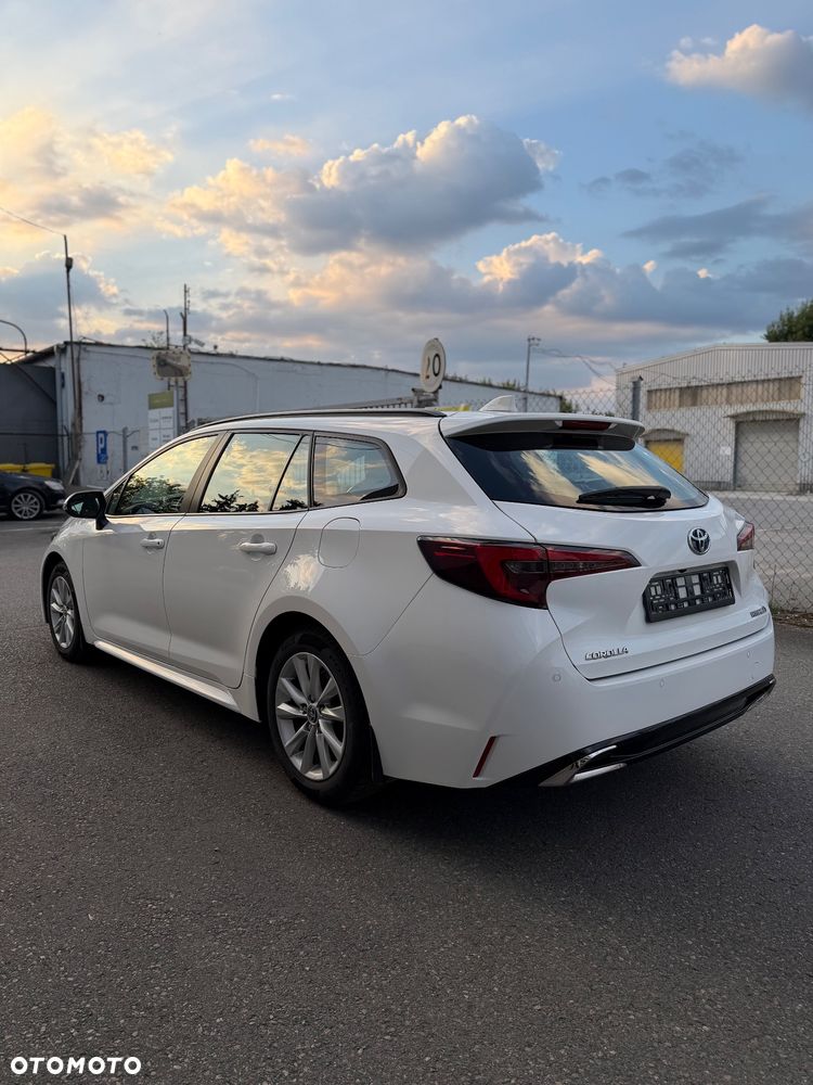 Toyota Corolla 1.8 Hybrid Team Deutschland - 6