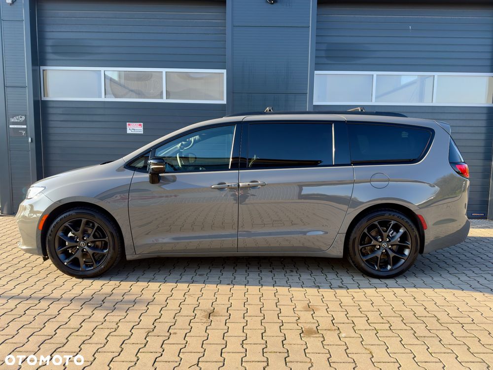 Chrysler Pacifica - 4