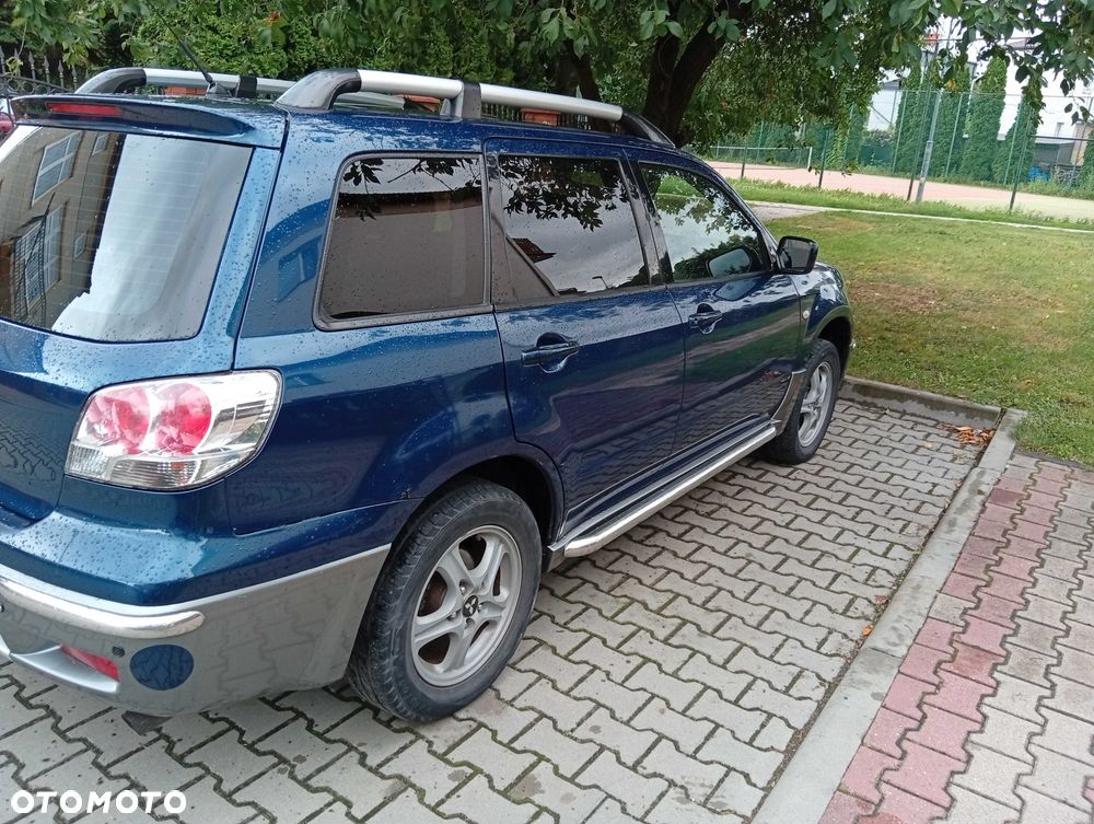Mitsubishi Outlander - 2