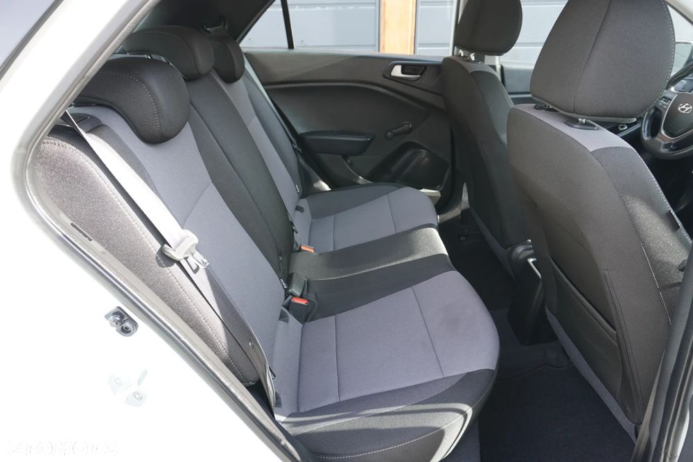 Hyundai i20 blue 1.2 Classic - 11