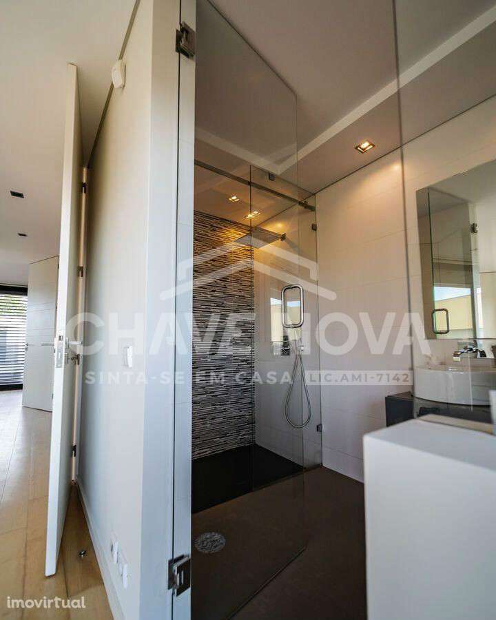 Moradia T3+1 junto à praia - Grande imagem: 4/25