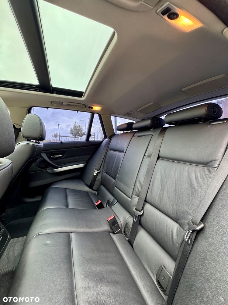BMW Seria 3 325i - 23