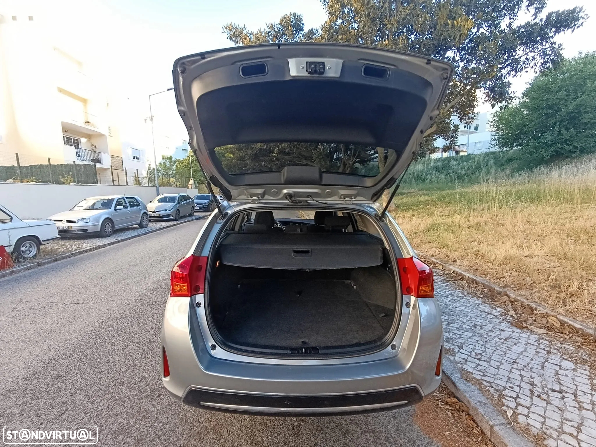 Toyota Auris Touring Sports 1.4 D-4D Com+P.Sport +Navi - 25