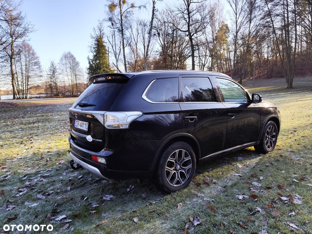 Mitsubishi Outlander 2.2 DID Instyle Navi 4WD - 2