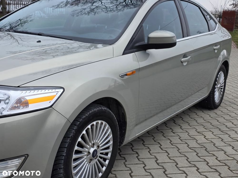 Ford Mondeo 2.3 Ghia - 16